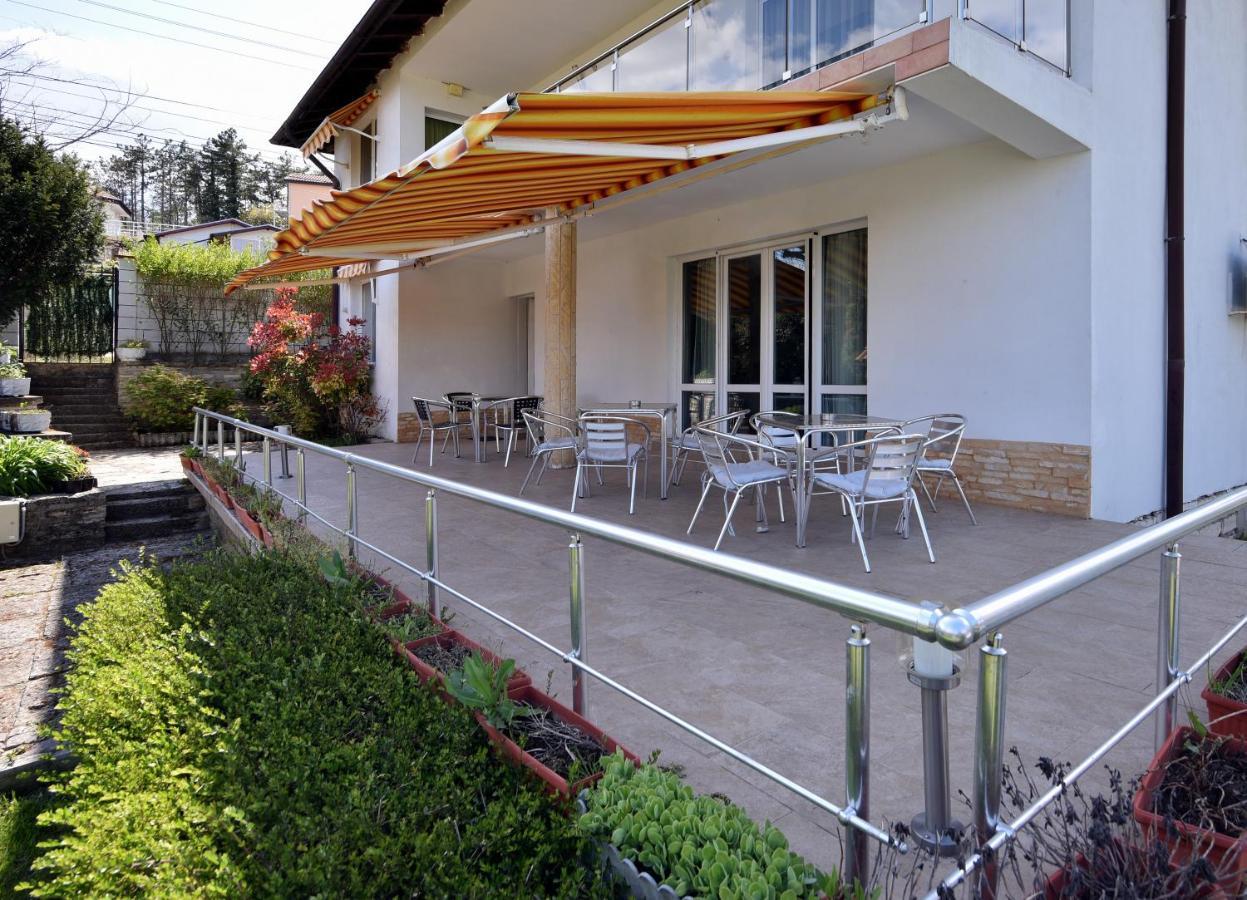 Villa Holiday Baltsjik Buitenkant foto