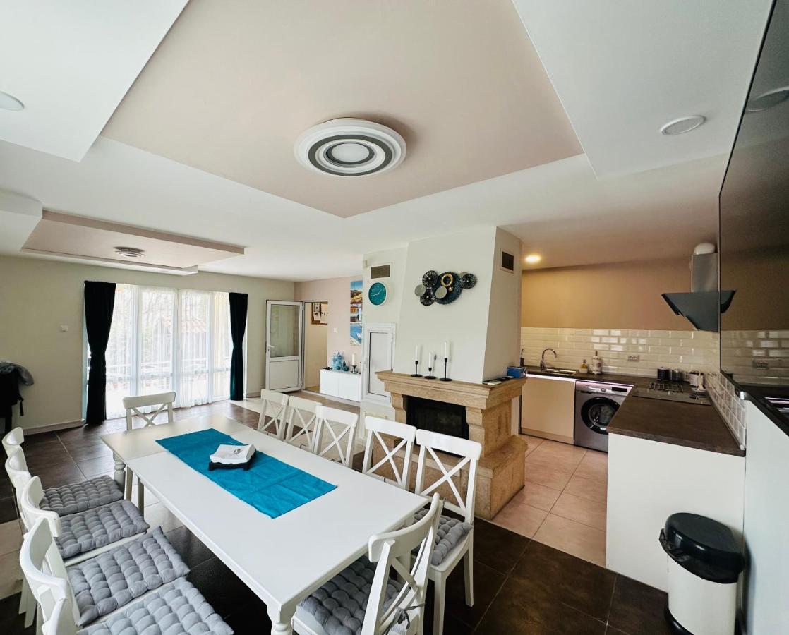 Villa Holiday Baltsjik Buitenkant foto