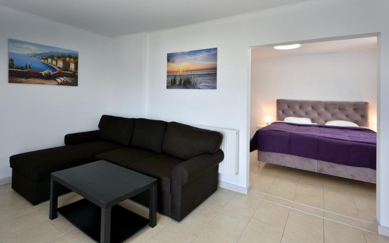 Villa Holiday Baltsjik Buitenkant foto