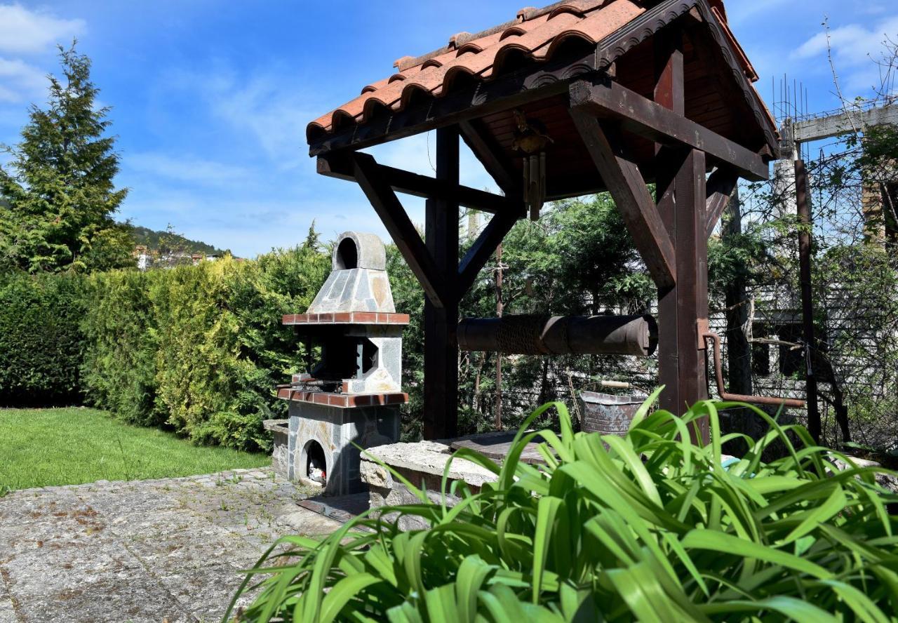 Villa Holiday Baltsjik Buitenkant foto