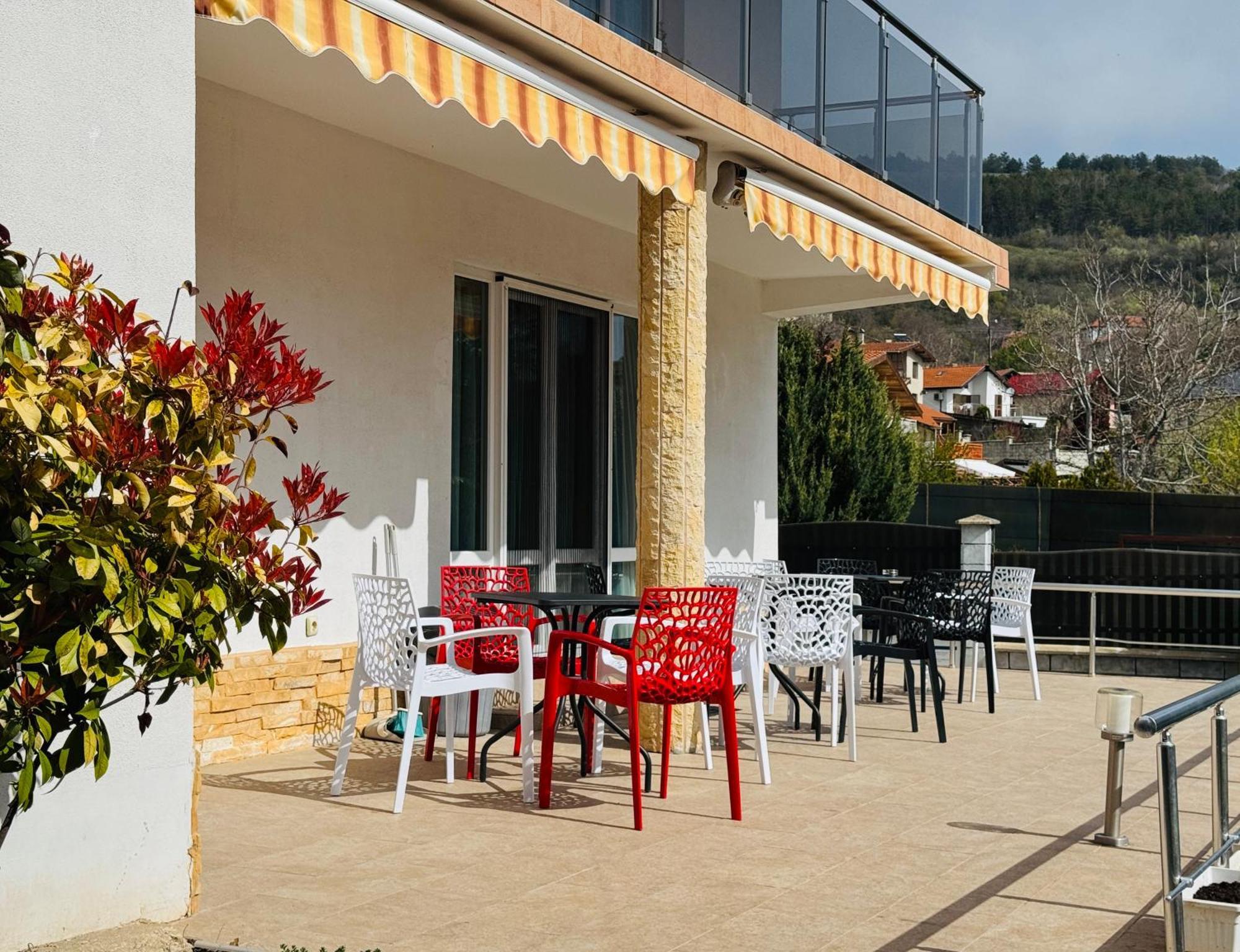 Villa Holiday Baltsjik Buitenkant foto