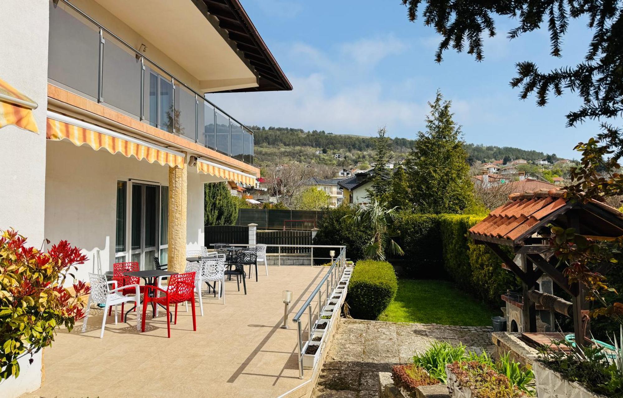 Villa Holiday Baltsjik Buitenkant foto