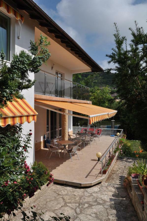 Villa Holiday Baltsjik Buitenkant foto