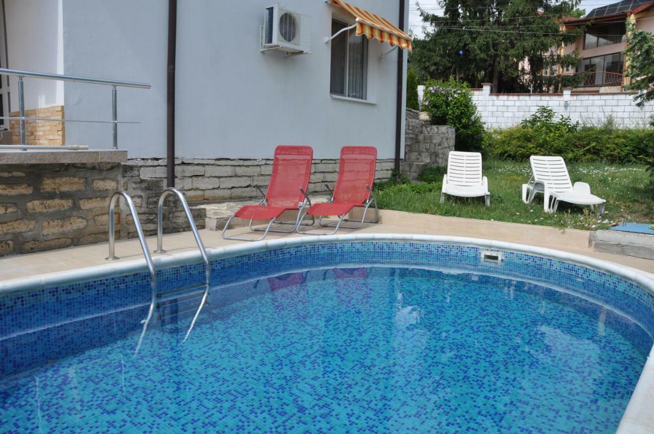 Villa Holiday Baltsjik Buitenkant foto