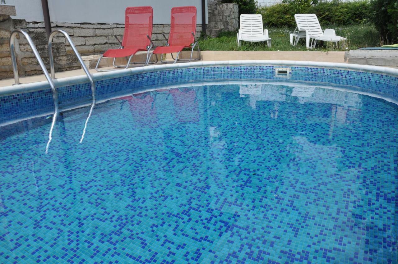 Villa Holiday Baltsjik Buitenkant foto
